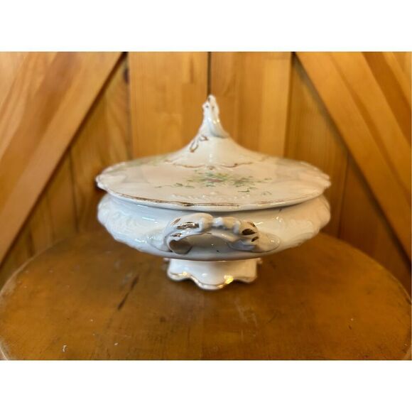 Vintage oval dish, footed handles lid floral gold etching (8726) - Picture 2 of 15